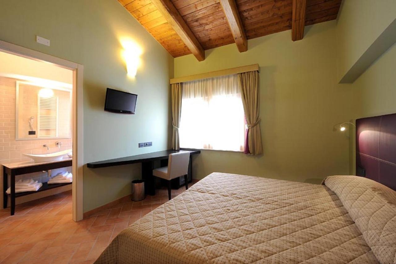 Magione Papale Relais Hotel L'Aquila Bilik gambar