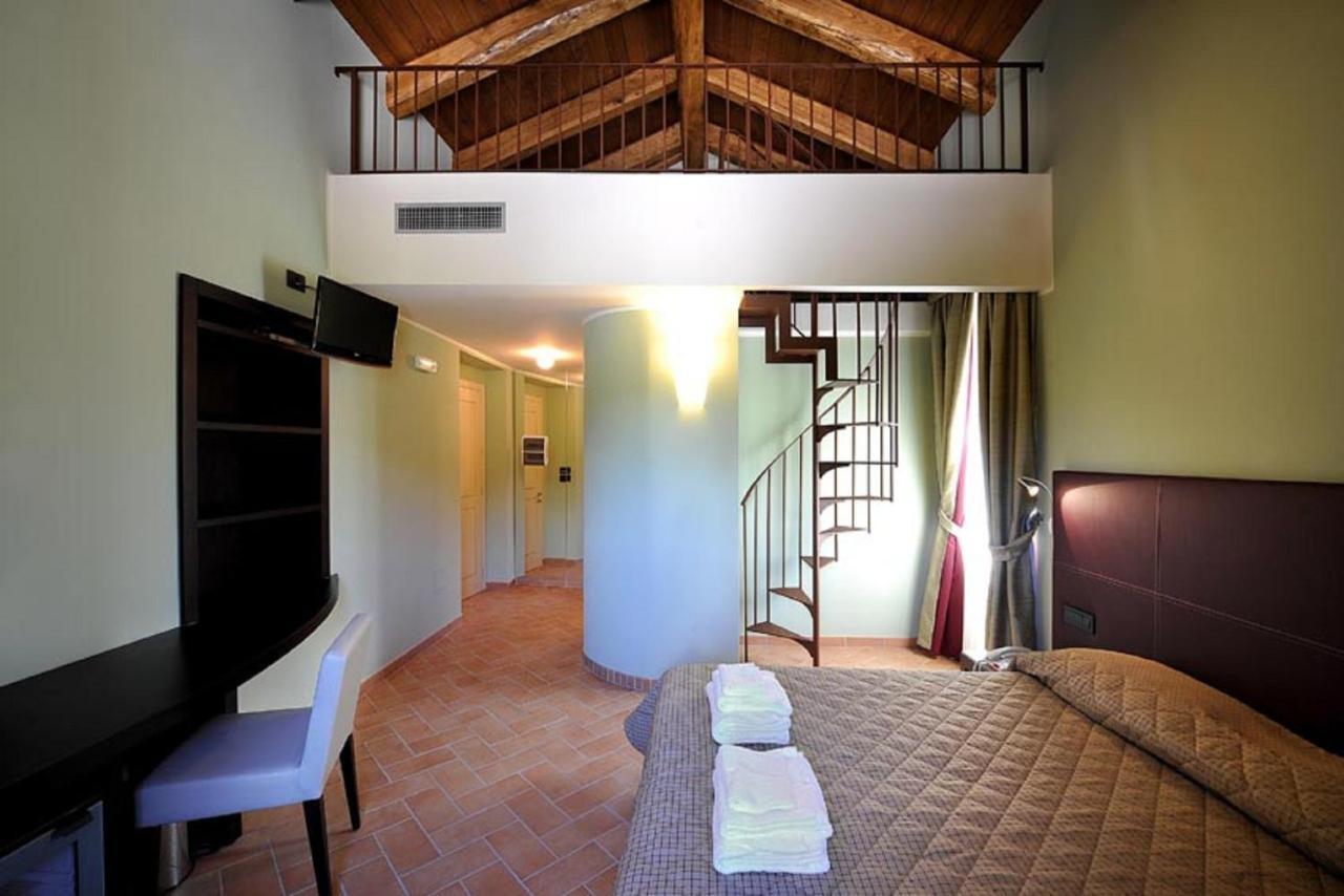 Magione Papale Relais Hotel L'Aquila Bilik gambar